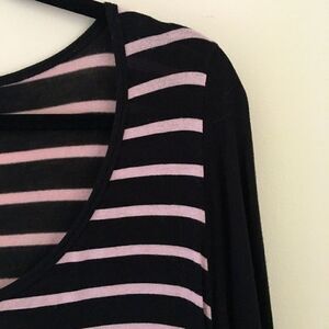 LuLaRoe black & pink stripe Lynnae long sleeve top